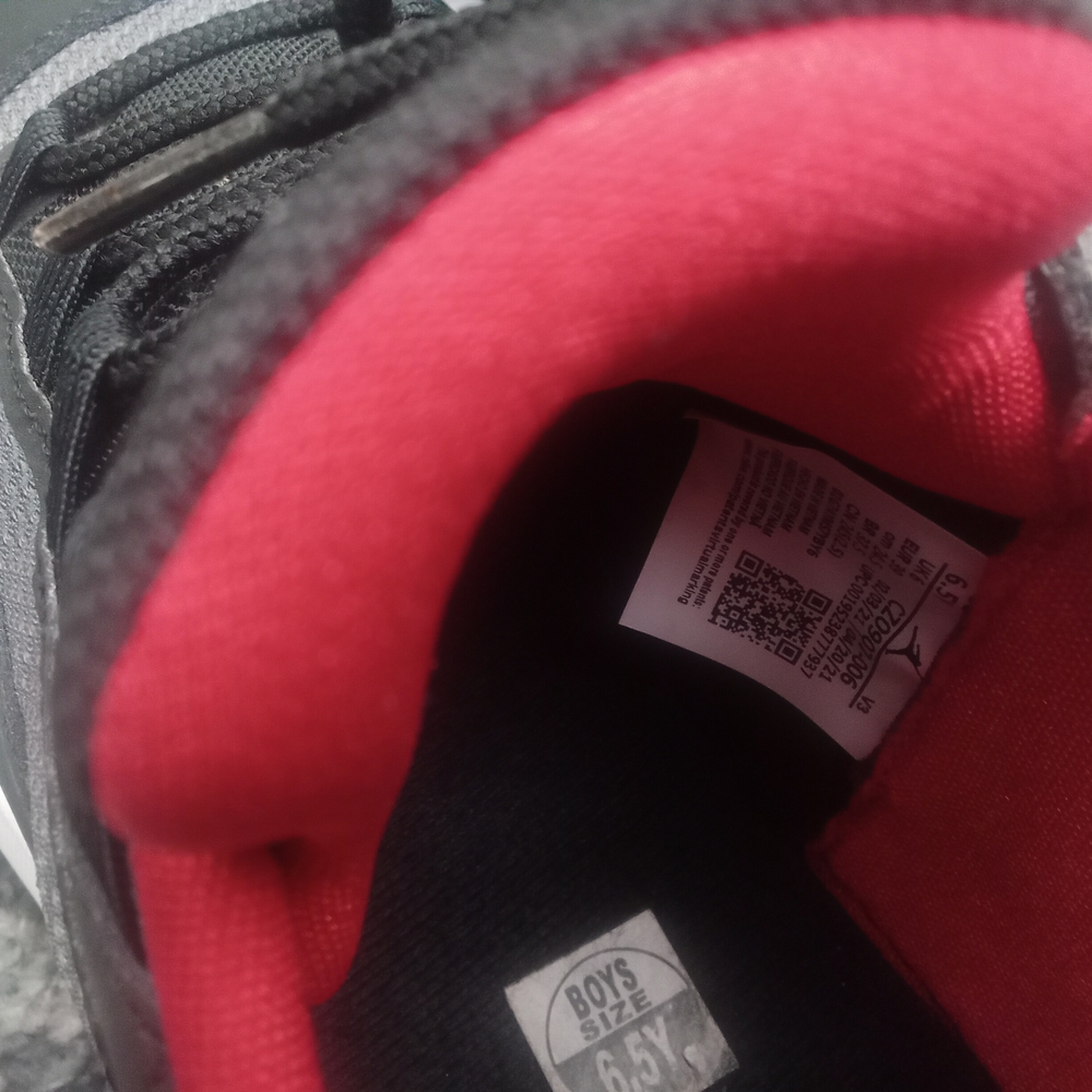Jordan Kids Black and Red Low-Top Sneakers - Picture 3 of 3